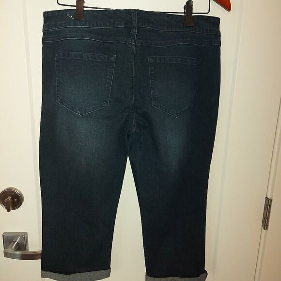 BRODY CAPRIS - Picture 8 of 10